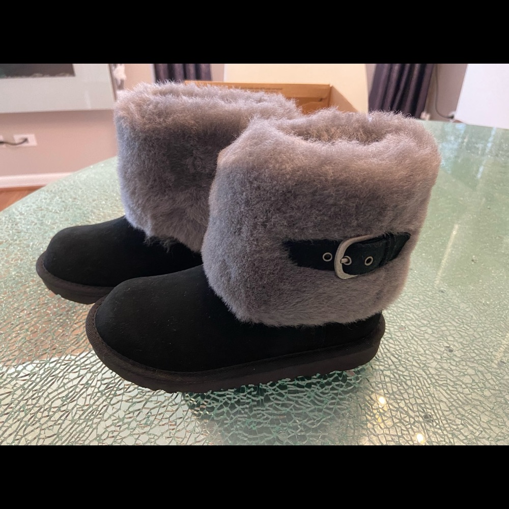 Uggs girls boots, size 1, brand new in box